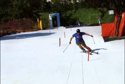 Freizeit Skifahrer trainieren das ganze Jahr auf GEOSKI