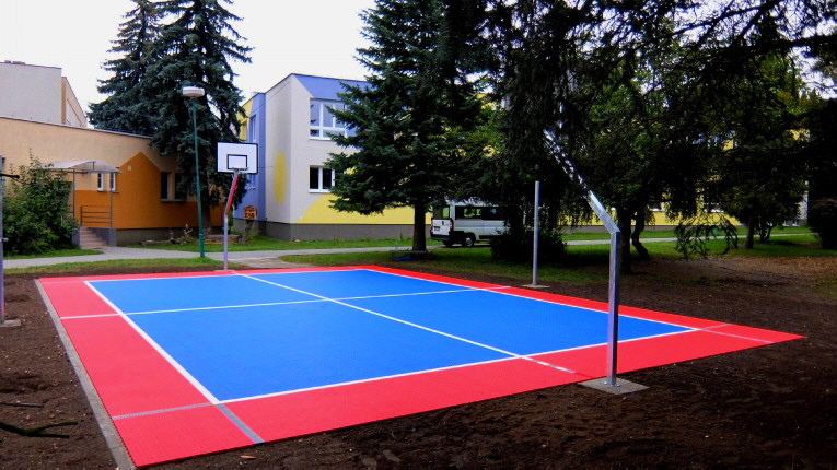 Kleinspielfeld in zwei Farben für Basketball und andere Sportarten